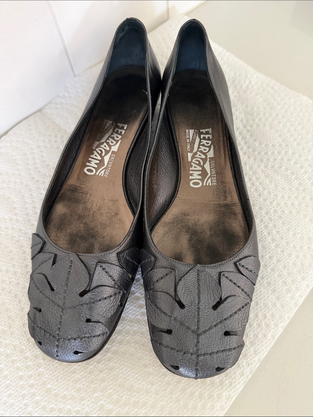 Salvatore Ferragamo Gray Leather Cutout Block Heel Pumps Shoes Size 7 AA Narrow